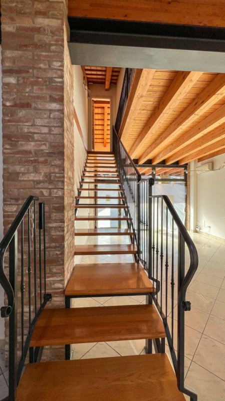 Immagine 11 di Negozio in vendita  in Piazza Carlo Rosso, 7 a Piove Di Sacco