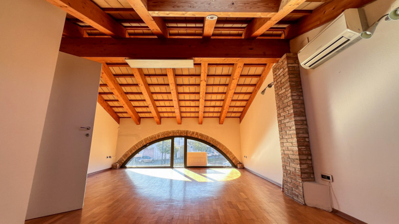 Immagine 13 di Negozio in vendita  in Piazza Carlo Rosso, 7 a Piove Di Sacco