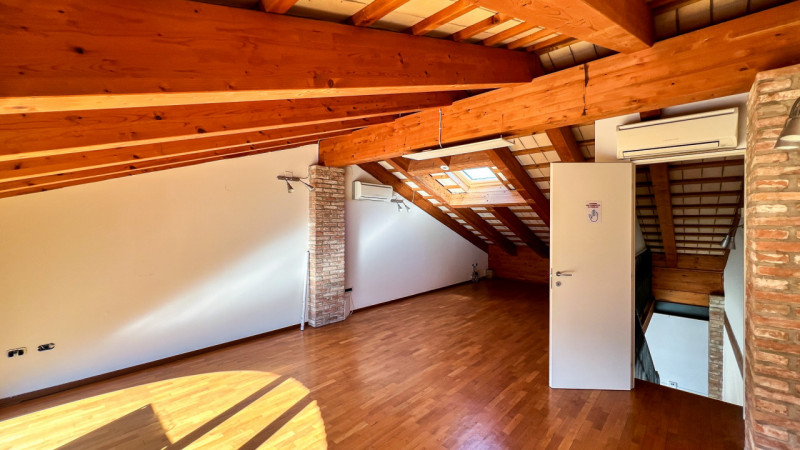 Immagine 14 di Negozio in vendita  in Piazza Carlo Rosso, 7 a Piove Di Sacco