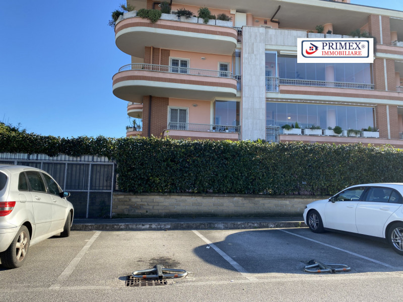 Immagine 3 di Cantina in vendita  in VIA PERICLE FAZZINI a Roma