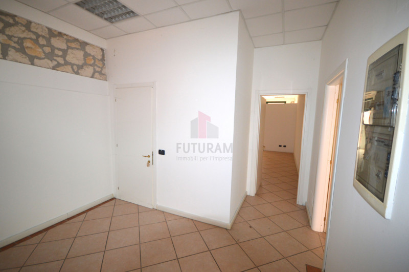 Immagine 2 di Negozio in affitto  in VIA PUCCINI 10 a Brendola