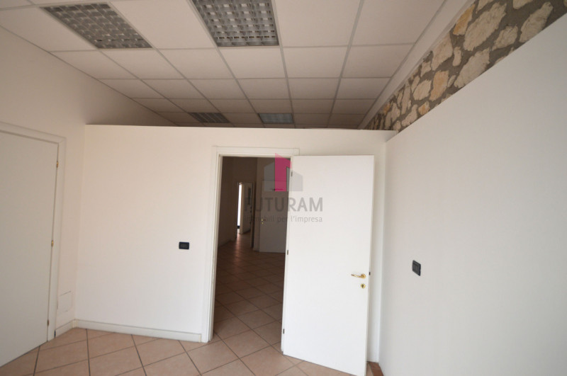 Immagine 3 di Negozio in affitto  in VIA PUCCINI 10 a Brendola