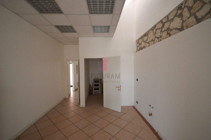 Immagine 5 di Negozio in affitto  in VIA PUCCINI 10 a Brendola