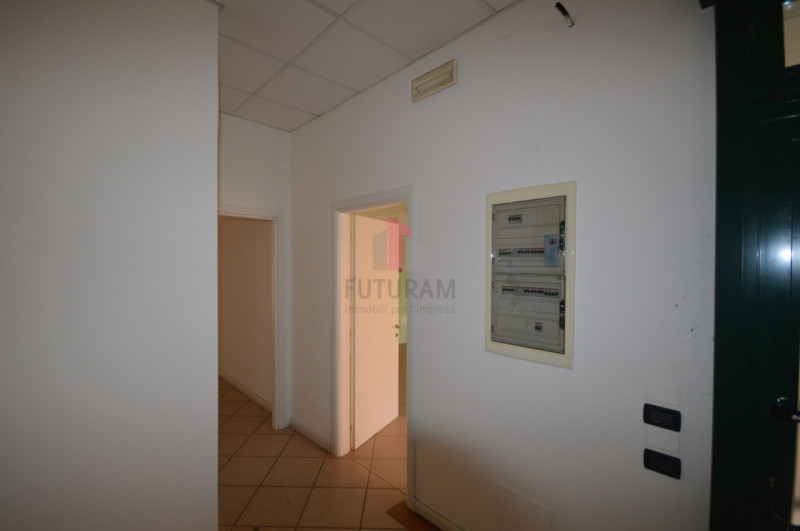 Immagine 6 di Negozio in affitto  in VIA PUCCINI 10 a Brendola