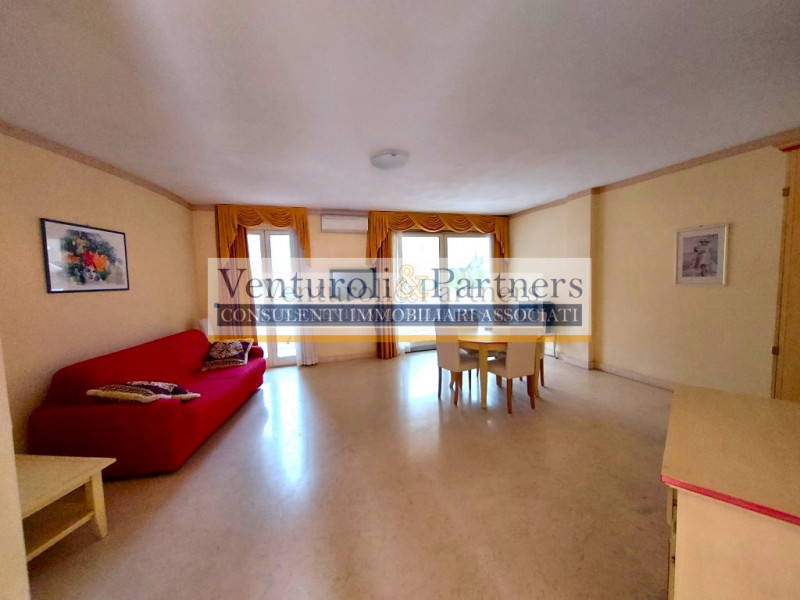 Immagine 4 di Appartamento in vendita  in via Brescia a Desenzano Del Garda