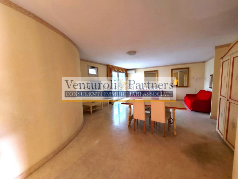 Immagine 6 di Appartamento in vendita  in via Brescia a Desenzano Del Garda