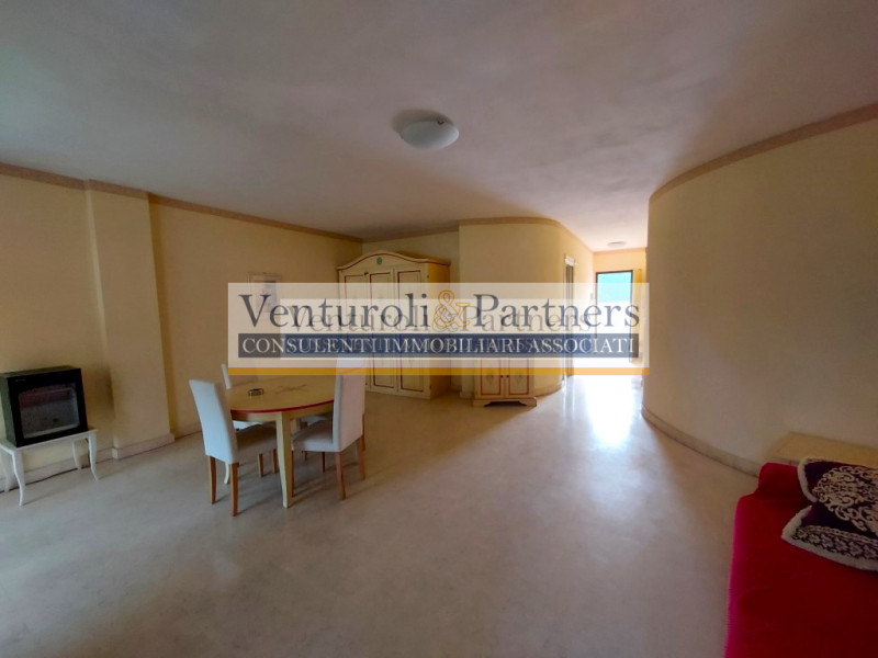 Immagine 7 di Appartamento in vendita  in via Brescia a Desenzano Del Garda