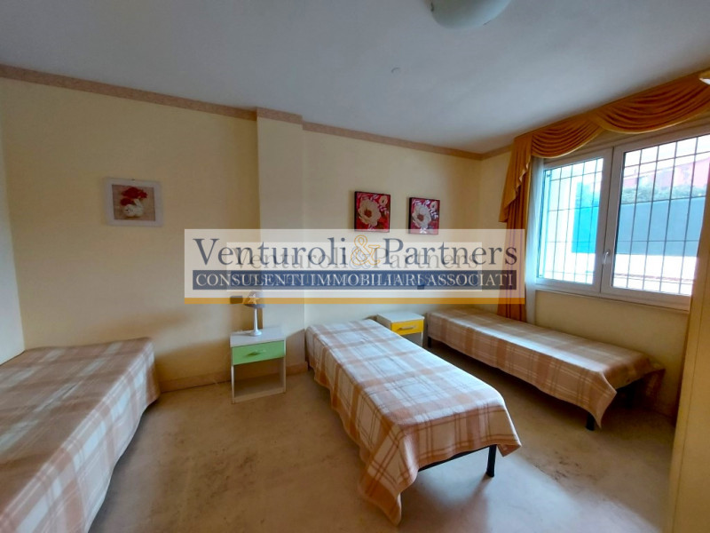 Immagine 8 di Appartamento in vendita  in via Brescia a Desenzano Del Garda