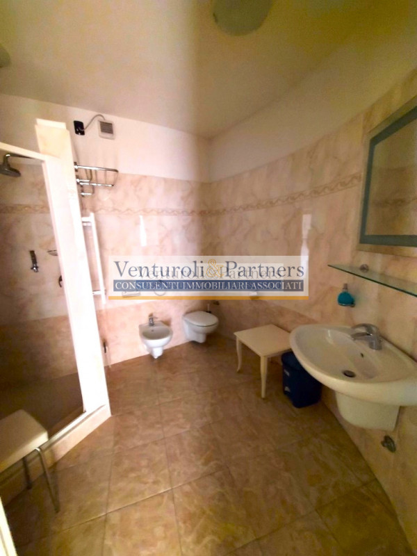 Immagine 9 di Appartamento in vendita  in via Brescia a Desenzano Del Garda