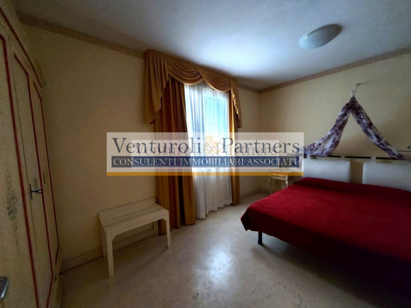 Immagine 10 di Appartamento in vendita  in via Brescia a Desenzano Del Garda