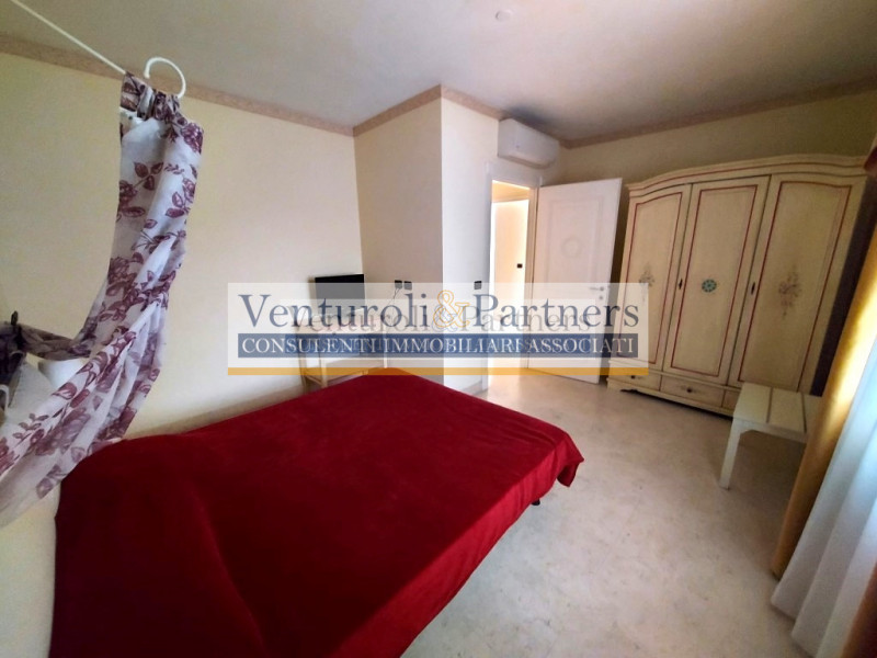 Immagine 11 di Appartamento in vendita  in via Brescia a Desenzano Del Garda