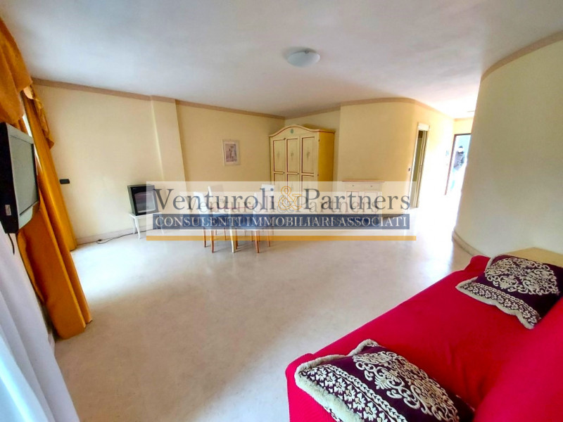 Immagine 13 di Appartamento in vendita  in via Brescia a Desenzano Del Garda