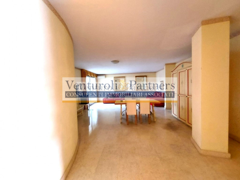 Immagine 14 di Appartamento in vendita  in via Brescia a Desenzano Del Garda