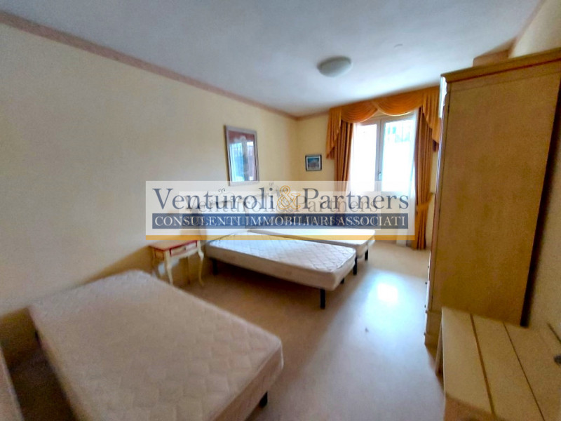 Immagine 15 di Appartamento in vendita  in via Brescia a Desenzano Del Garda