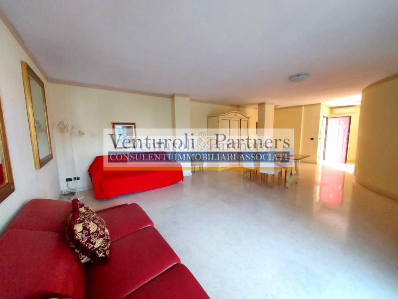 Immagine 19 di Appartamento in vendita  in via Brescia a Desenzano Del Garda