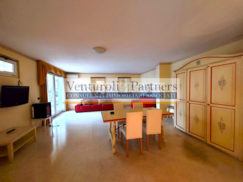 Immagine 21 di Appartamento in vendita  in via Brescia a Desenzano Del Garda