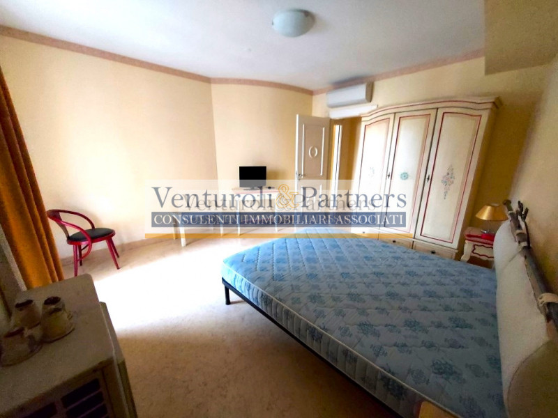 Immagine 26 di Appartamento in vendita  in via Brescia a Desenzano Del Garda