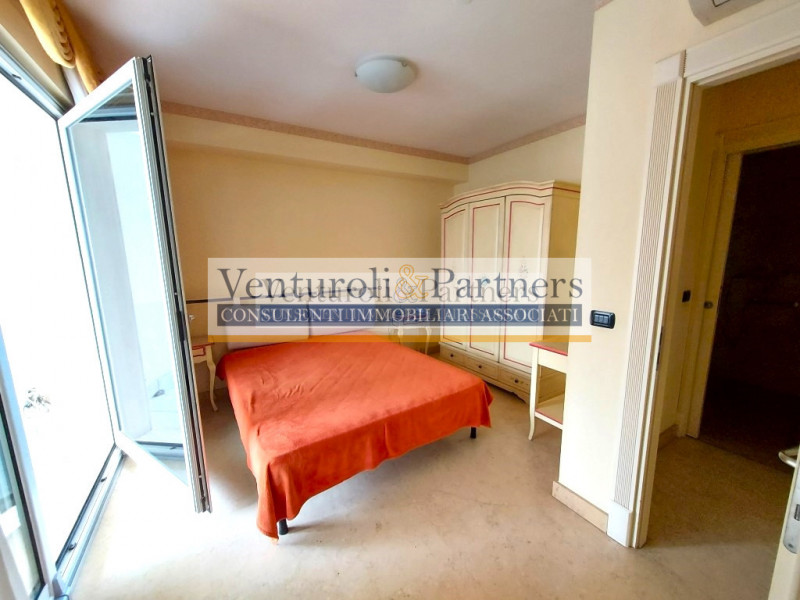 Immagine 28 di Appartamento in vendita  in via Brescia a Desenzano Del Garda