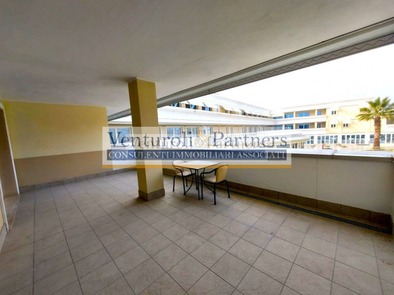 Immagine 31 di Appartamento in vendita  in via Brescia a Desenzano Del Garda