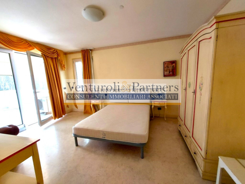 Immagine 34 di Appartamento in vendita  in via Brescia a Desenzano Del Garda