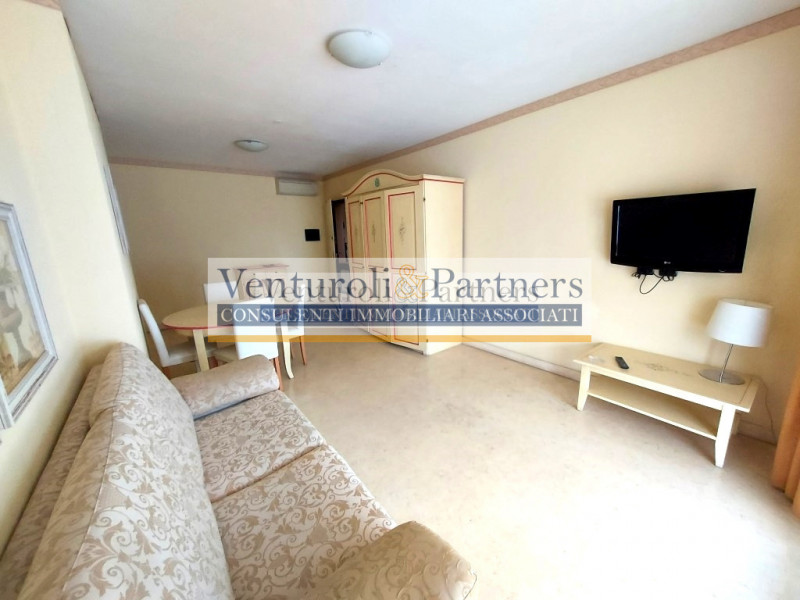 Immagine 38 di Appartamento in vendita  in via Brescia a Desenzano Del Garda