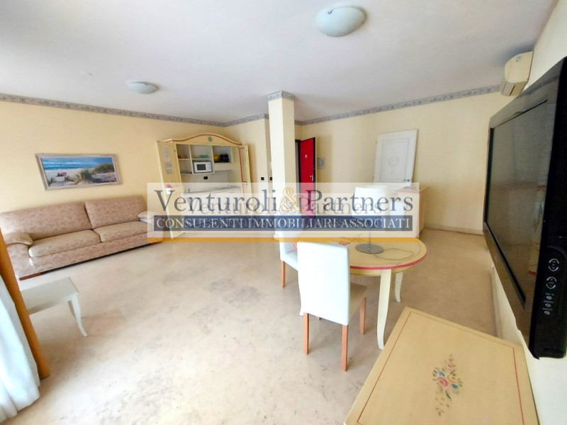 Immagine 44 di Appartamento in vendita  in via Brescia a Desenzano Del Garda