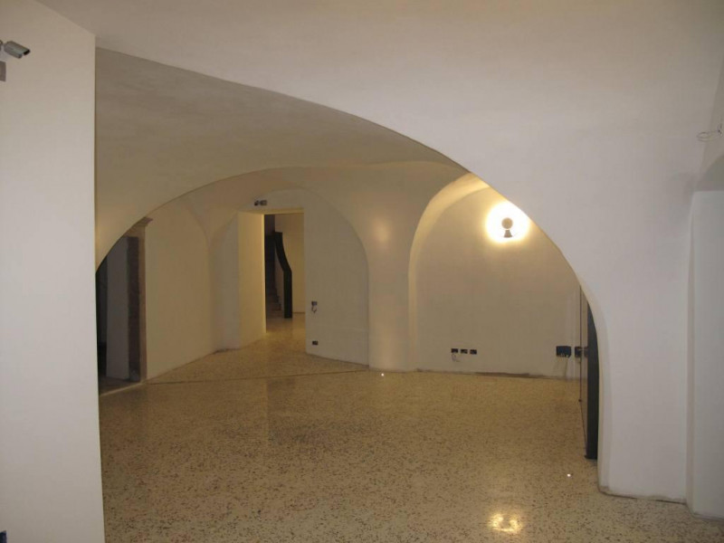 Immagine 6 di Ufficio in vendita  in Piazza Granda a Cles