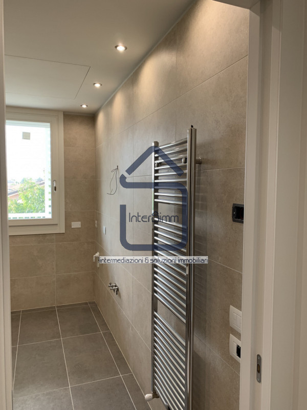 Immagine 6 di Appartamento in vendita  in via montello a Selvazzano Dentro