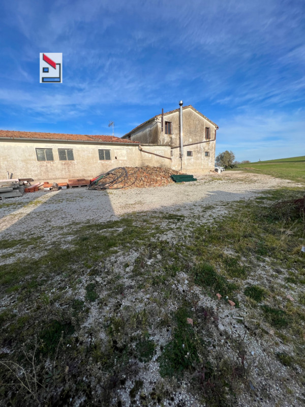 Immagine 12 di Rustico / casale in vendita  in Via San Vincenzo a Ostra