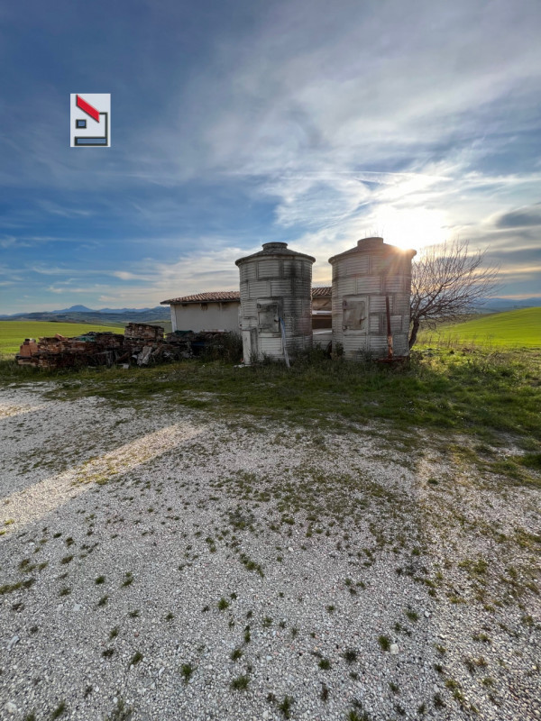 Immagine 19 di Rustico / casale in vendita  in Via San Vincenzo a Ostra