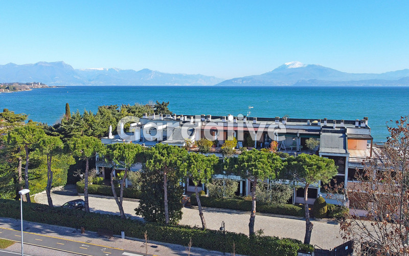 Immagine 2 di Appartamento in vendita  in Via Verona a Sirmione