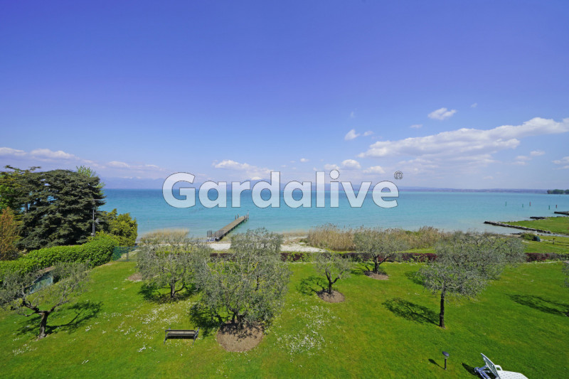 Immagine 8 di Appartamento in vendita  in Via Verona a Sirmione