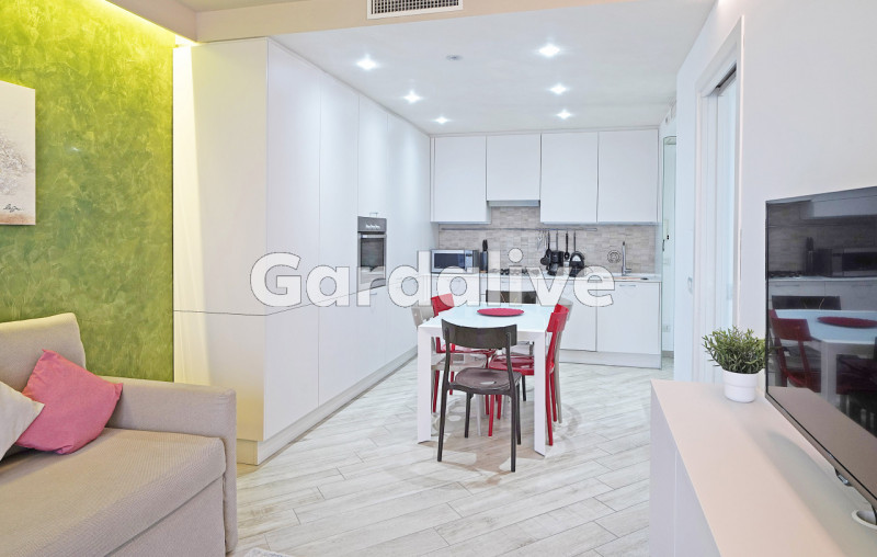 Immagine 11 di Appartamento in vendita  in Via Verona a Sirmione