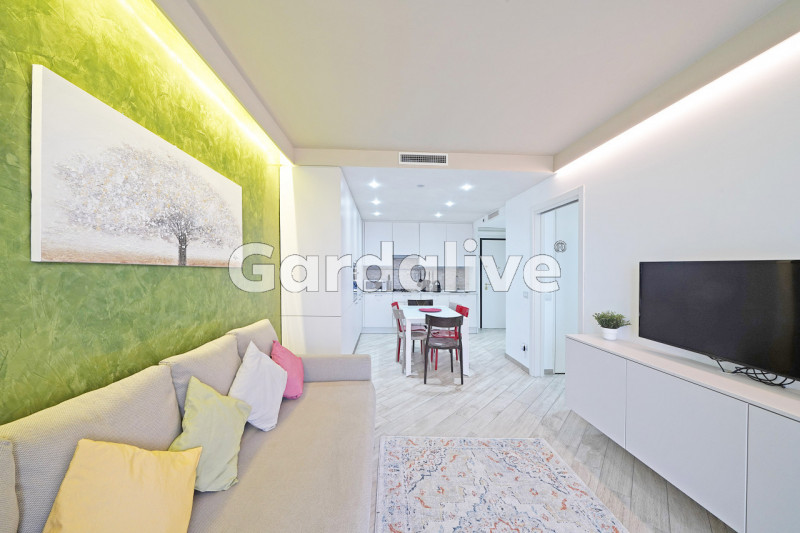 Immagine 13 di Appartamento in vendita  in Via Verona a Sirmione