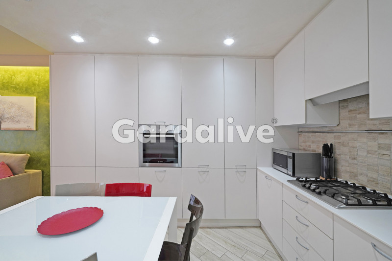 Immagine 17 di Appartamento in vendita  in Via Verona a Sirmione