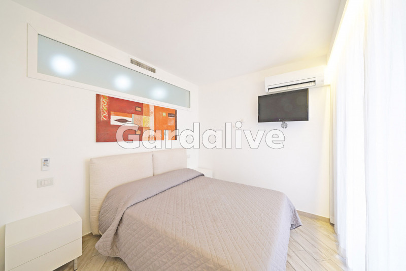 Immagine 18 di Appartamento in vendita  in Via Verona a Sirmione