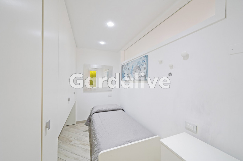 Immagine 20 di Appartamento in vendita  in Via Verona a Sirmione