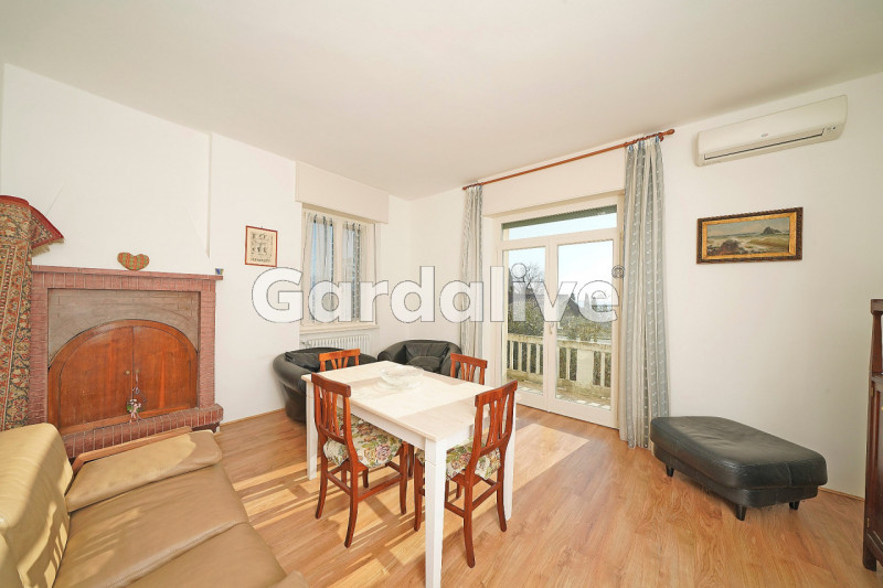 Immagine 4 di Villa in vendita  a Gardone Riviera