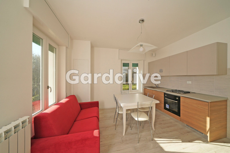 Immagine 5 di Villa in vendita  a Gardone Riviera