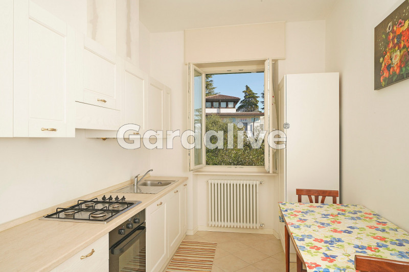 Immagine 7 di Villa in vendita  a Gardone Riviera