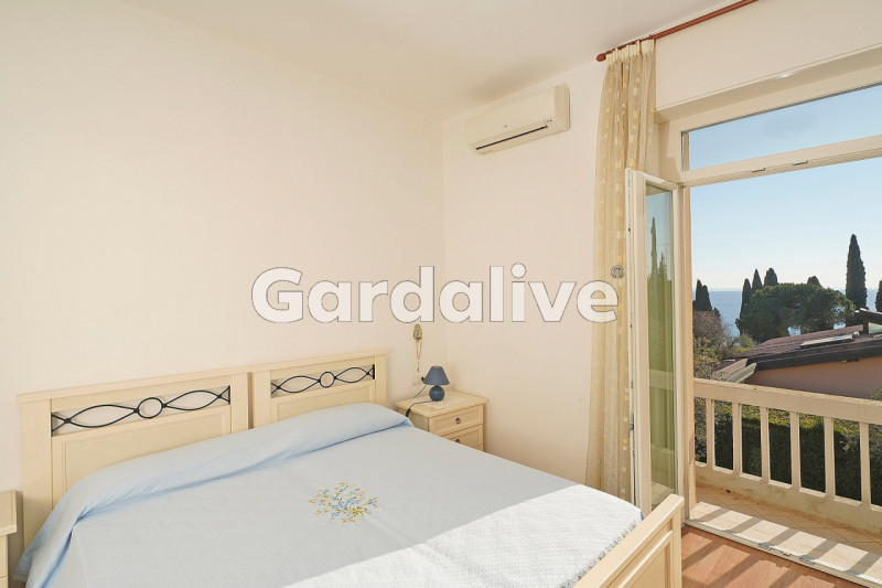 Immagine 9 di Villa in vendita  a Gardone Riviera