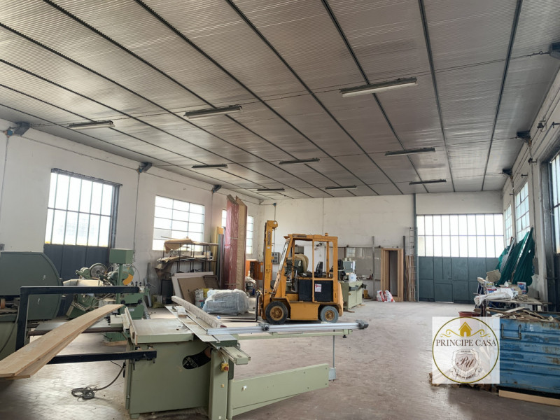 Immagine 2 di Capannone industriale in vendita  in Via Grimani a Battaglia Terme