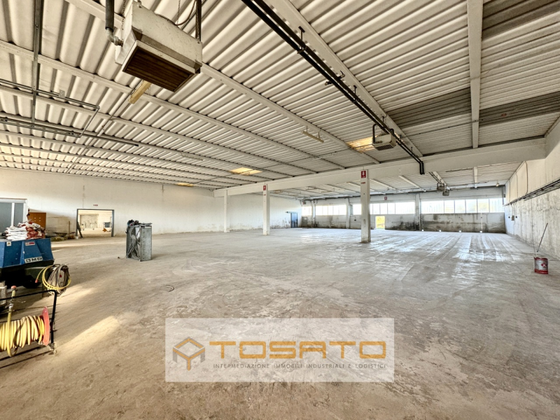 Immagine 2 di Capannone industriale in affitto  a Isola Rizza