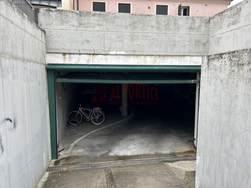 Immagine 5 di Posto auto in affitto  in Vicolo Mezzaluna a Piove Di Sacco