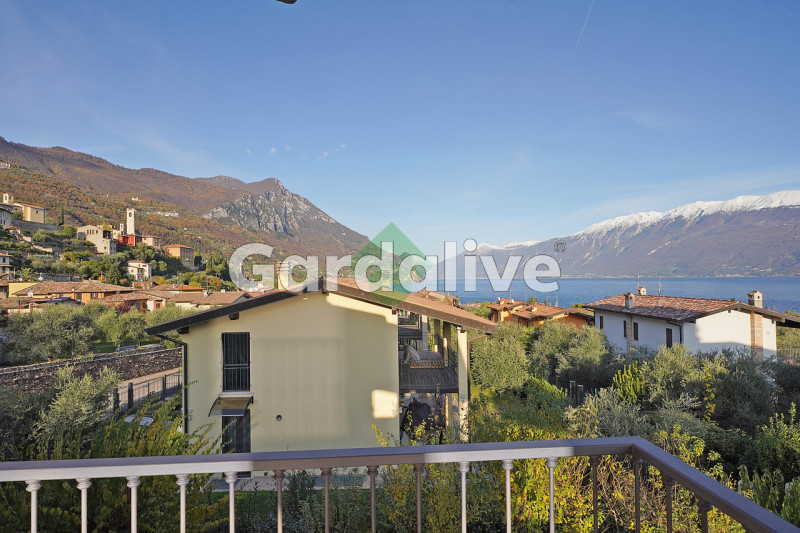 Immagine 2 di Villa in vendita  a Toscolano-Maderno