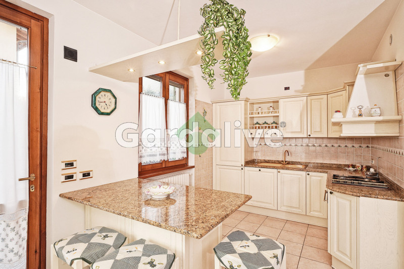 Immagine 4 di Villa in vendita  a Toscolano-Maderno