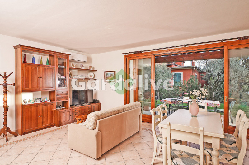 Immagine 5 di Villa in vendita  a Toscolano-Maderno