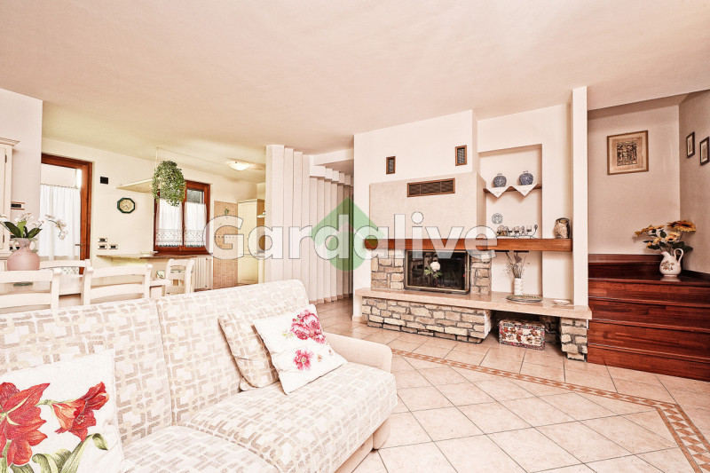 Immagine 7 di Villa in vendita  a Toscolano-Maderno