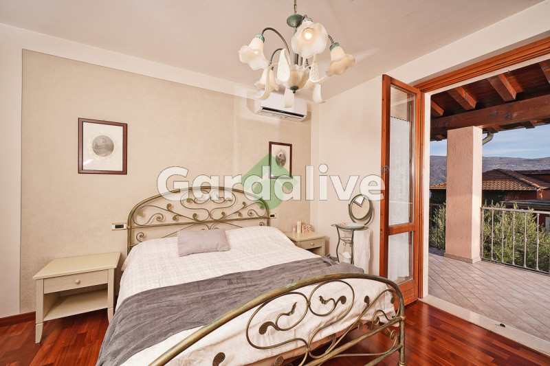 Immagine 8 di Villa in vendita  a Toscolano-Maderno