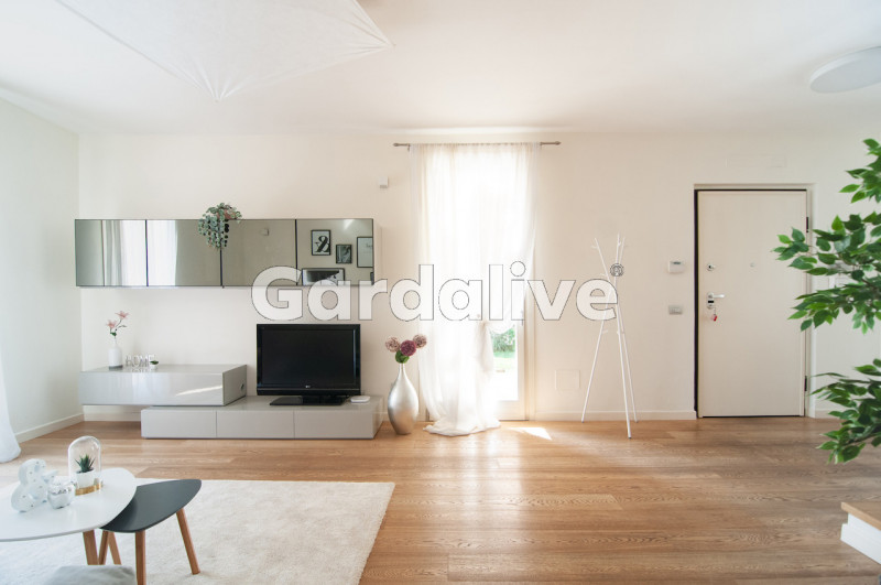 Immagine 7 di Villa in vendita  a Toscolano-Maderno